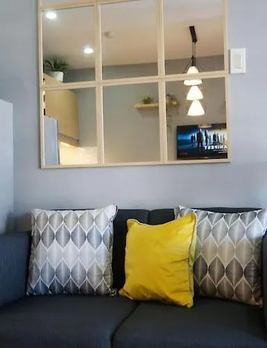 Apartment The Fika Room: Scandi-style Airport With Wi-fi & Netflix *